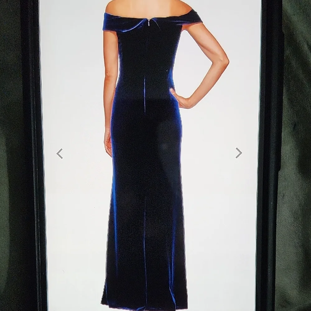 Elegant Blue Velvet Off-Shoulder Dress - Picture 2 of 6